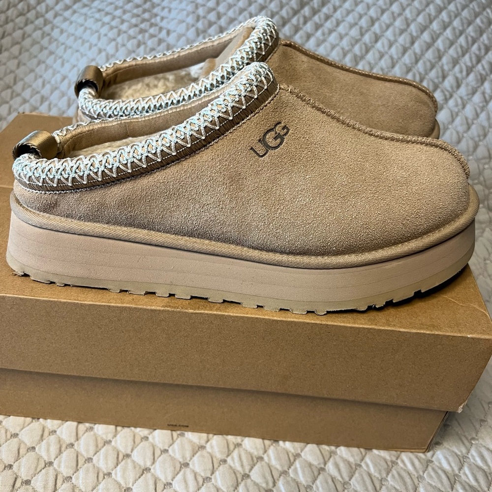 UGG Tazz Sand (Style W/1122553) Comfortable and Cozy.